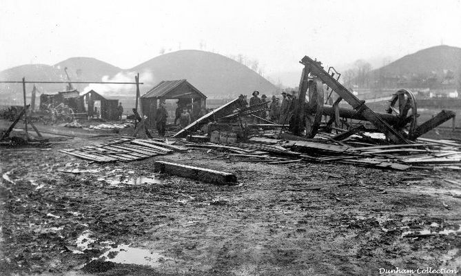 wellfieldscrew1915.jpg
WELL FIELDS WORK CREW / SALTVILLE, VA. / CIRCA 1915.  Courtesy of Don Smith [email]dsmith1043@comcast.net[/email]
 
