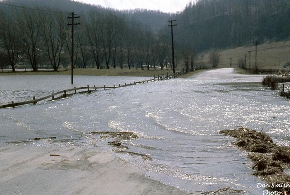 wellfieldsflood.jpg
FLOOD OF MARCH 1963 RAISED THE WATER LEVEL IN THE WELL FIELDS. THE PICTURE WAS MADE WHERE LAKE DRIVE INTERSECTS WITH PALMER LOOKING SOUTH. 
 
IN 1963, THERE WAS A SMALL POND TO THE LEFT OF PALMER AVENUE WHERE THE SOFTBALL FIELD NOW SITS. AS YOU CAN SEE, PALMER WAS IMPASSABLE AND FOR A FEW DAYS THE PONDS WERE QUITE LARGE.  Courtesy of Don Smith [email]dsmith1043@comcast.net[/email]
 

