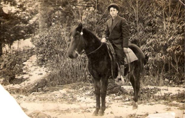 wmweaver1.jpg
Wade Weaver (1895-1975) m. Martha "Mattie" Kathryn Baldwin.  Courtesy of Irene Baldwin [email]ibaldi@erols.com[/email]
