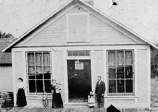 wt_store.jpg
William T. Porter b abt 1863 d 13 Apr 1940 and his 1st wife Etta Jane Mallory b 06 Dec 1866 d 12 Nov 1905. This is his store that was located near Fries VA. Children in photo are Verna, Vestal, and Clarence. I don't know who the dark haired woman is.
Courtesy of Terry Porter.

