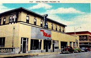 hotelpulaski.jpg
This view of the Hotel Pulaski was made in the 1930s.
