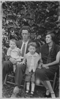 120cole.jpg
This photo was taken about 1927 in Ashe County, NC.  Fred Neaves sitting on Arthur Coleman Neaves' knee, Albert Neaves and Ola Mae Phipps Neaves.
