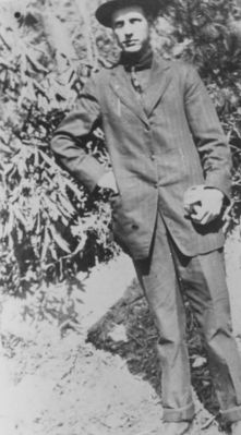 Richardson, John Franklin
This is a 1930s photo of Frank Richardson near Troutdale.  He was the son of Martin Richardson and Mary Ann "Polly" Busic.
