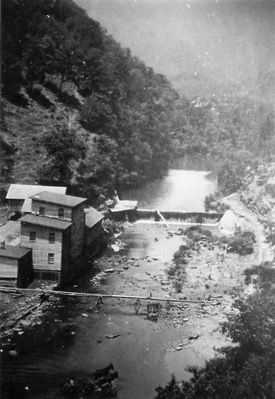 AUG3SALTVILLEOLDPICS727.jpg
...BEFORE THERE WAS A BRIDGE AT BROADFORD. NOTICE THE FOOT BRIDGE AND THE TEAM AND WAGON AT BOTTOM OF PICTURE FORDING THE CREEK.  Courtesy of Don Smith [dsmith1043@comcast.net[/email]

