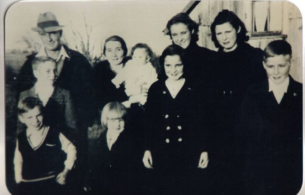 Alger McClure.jpg
This is Alger McClure, son of Samuel and Maude Blevins.  He is with his wife Flossie Testerman McClure.  His children are Lorraine, Ora, Ossie, Clifford, Louise, Myrtle, Ford & Lonnie. Ashe County
Courtesy of [email]pamiam12@aol.com[/email]

