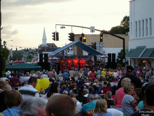 ABingdon - The Drifters
THE DRIFTERS  /  ABINGDON, VA.  /  JULY 28, 2007.  "Under the Boardwalk at Sunset."  Courtesy of Don Smith [email]dsmith1043@comcast.net[/email]
