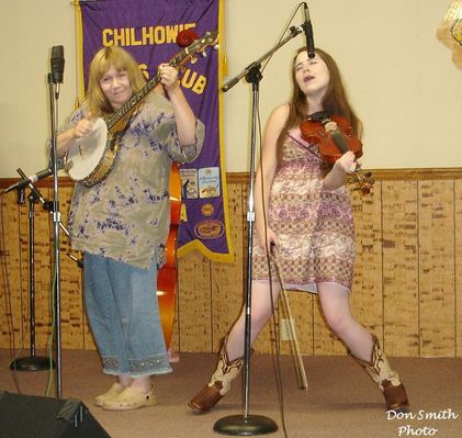 JULY17JAM012.jpg
This is Emily and Martha Spencer.  Photo July 17, 2006 by Don Smith [email]dsmith1043@comcast.net[/email]
