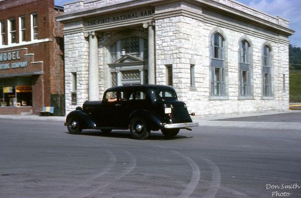 JUNE182006DRAGCAR1963461.jpg
JOE LEWIS OF PLASTERCO...CRUISING TOWN IN HIS '37 PACKARD ON A WARM LATE SUMMER DAY IN EARLY SEPTEMBER OF 1963.

Courtesy of Don Smith [email]dsmith1043@comcast.net[/email]

 
