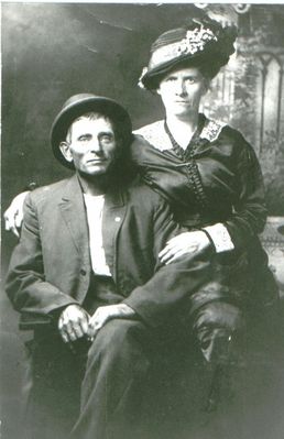 Milt&Alice.jpg
Milton Crosswhite (s/o Golden Crosswhite, Davidson Battery, CSA & Elizabeth Hockett) & wife, Alice Farris.  Courtesy of Jack Hockett [email]HocketT@wyeth.com[/email]


