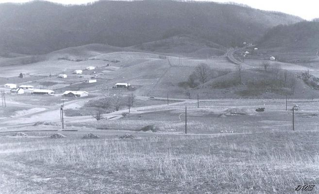 PLEASANTHEIGHTS3...APR.1966001.jpg
This Don Smith photo from March 1966 shows the Pleasant Heights subdivision west side, looking southeast.  [email]dsmith1043@comcast.net[/email].
