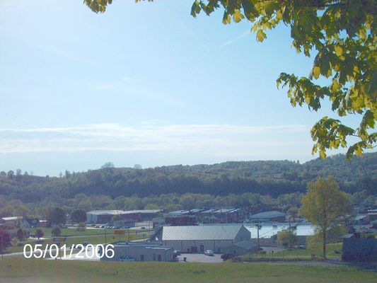 Picture 052.jpg
Photo May 1, 2006 by Jeff Weaver.
