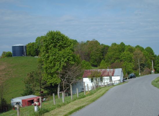 Picture 056.jpg
This church is no longer in use.  Photo May 1, 2006 by Jeff Weaver.
