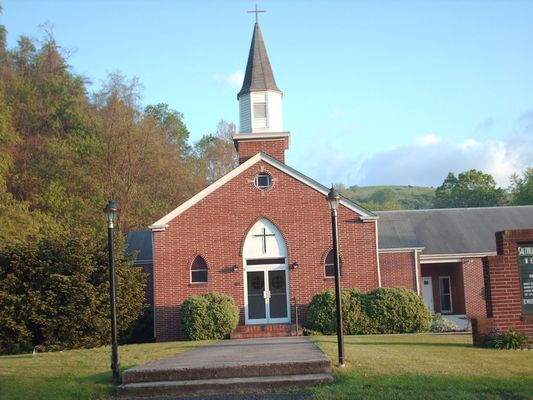 Saltville - Saltville Baptist Church
This church was organized in 1895 and is a member of the Lebanon Baptist Association.  Photo by Jeff Weaver, Spring 2006.

