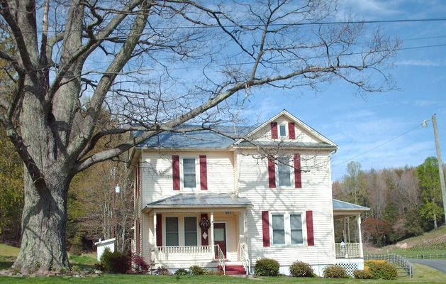 Picture 115.jpg
Photo April 30, 2006 by Jeff Weaver.
