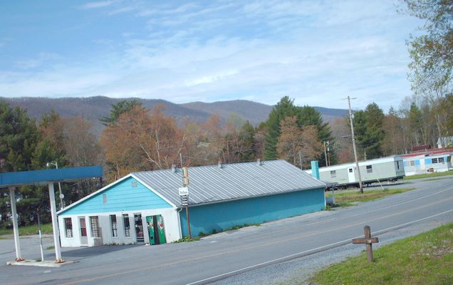 Picture 120.jpg
Photo April 30, 2006 by Jeff Weaver.
