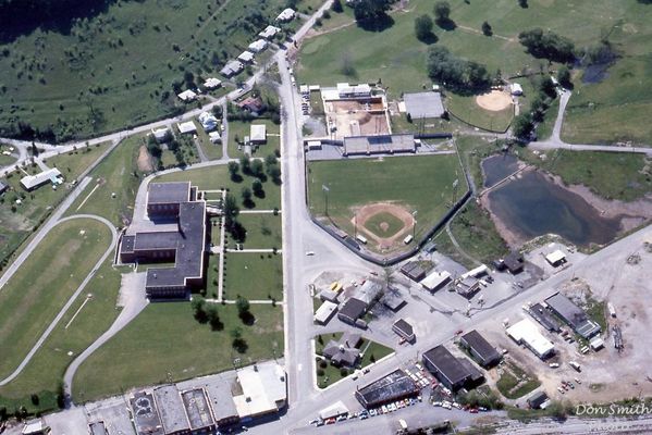 SEPT21MISC971.jpg
MAY 1973...FIRST AVENUE AT TOP LEFT...SHAKER LANE IN FRONT OF SCHOOL...PALMER AT LOWER RIGHT
 
THE SWIMMING POOL WAS UNDER CONSTRUCTION AND NOTE THE POND WHERE GLOBAL CONTACT IS NOW LOCATED.  courtesy of Don Smith [email]dsmith1043@comcast.net[/email]



