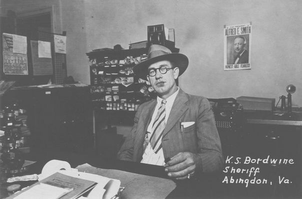 SHERIFFK.S.BORDWINE001.jpg
THE FELLOW. SURE LOOKS LIKE HE WAS THE WASHINGTON CO. SHERIFF AT ONE TIME. THAT WALL POSTER IS FROM THE 20'S. THAT'S THE ALF SMITH WHO RAN FOR PRESIDENT AGAINST HOOVER IN 1928. 
 
Courtesy of Don Smith [email]dsmith1043@comcast.net[/email]

