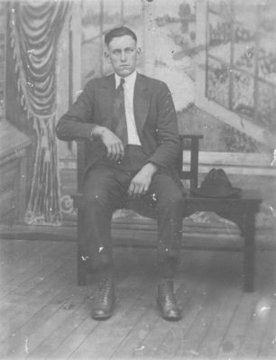 d.r.latham.jpg
Courtesy of Lila Ford [email]lila607@yahoo.com[/email]
Keywords: Unknown, man, Latham