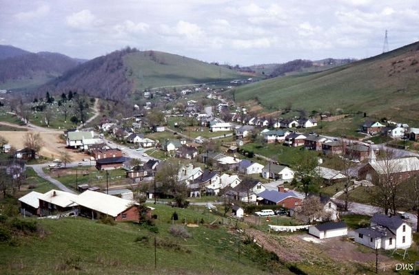 eastmain41966.jpg
This is a Don Smith Photo [email]dsmith1043@comcast.net[/email] and shows the East Main Street/Buckeye Street Area in April 1966.
