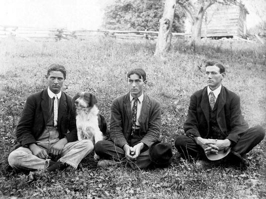 Farris, Frank
THE FELLOW ON THE LEFT IS FRANK FARRIS...THE CENTER MAN IS UNKNOWN AND ON THE RIGHT IS SID FARRIS.  PICTURE IS FROM THE ELK GARDEN AREA OF RUSSELL COUNTY, VA. 
 
CIRCA 1904
 
DON SMITH COLLECTION [email]dsmith1043@cmcast.net[/email]
