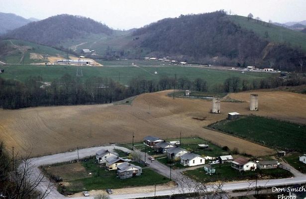 Saltville - Governmnet Plant Area
GOVERNMENT PLANT AND BROADY BOTTOM AREAS / APRIL 1969
 
THE PLOWED AREA AT RIGHT CENTER IS WHERE THE NORTHFORK MANOR PROJECT WOULD BE BUILT...THE AREA NEAR THE SILOS AND RESERVOIR IS WHERE THE ELIZABETH CEMETERY WAS ENLARGED TO IN 1986.
 
THE BUILDING AT UPPER LEFT UNDER CONSTRUCTION WOULD BECOME KENROSE MFG. AND LATER, ACCO.  Courtesy of Don Smith[email]dsmith1043@comcast.net[/emai]



