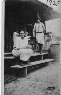 lesterminnie.jpg
This photo was dated 1925.  Minnie is the mother of Juanita.
