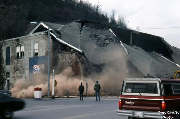 mawgenstore1980.jpg
THE MATHIESON GENERAL STORE IN SALTVILLE, VIRGINIA. BUILT IN 1894...TORN DOWN IN 1980.  Courtesy of Don Smith [email]dsmith1043@comcast.net[/email]
