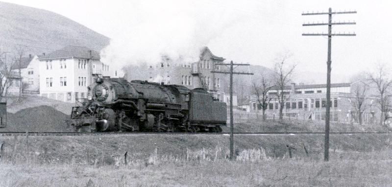newloco1950.jpg
N&W ENGINE 2060 WAS A Y3A BUILT BY THE RICHMOND LOCOMOTIVE WORKS IN 1923.  IT IS SHOWN HERE BEHIND THE SALTVILLE, VA. SCHOOLS AROUND 1950.  Courtsy of Don SMith[email]dsmith1043@comcast.net[/email]
 
