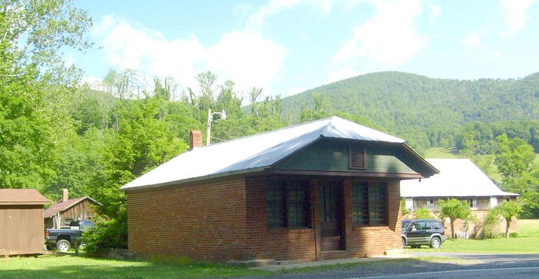 Buffalo - Old Store Building
Photo taken on June 6, 2007.  - Jeff Weaver
