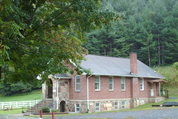 pics 048.jpg
This building formerly housed the Gillespie Presbyterian Church, now used as a community church. This building is located on Little Horse Creek. Photo September 13, 2006 by Jeff Weaver.
