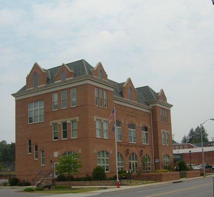 Abingdon - Abingdon Police Department and Jail
Click here for the [url=http://www.abingdon.com/apd_index.html]Abingdon Police Website.[/url]  Photo by Jeff Weaver, May 23, 2007.
