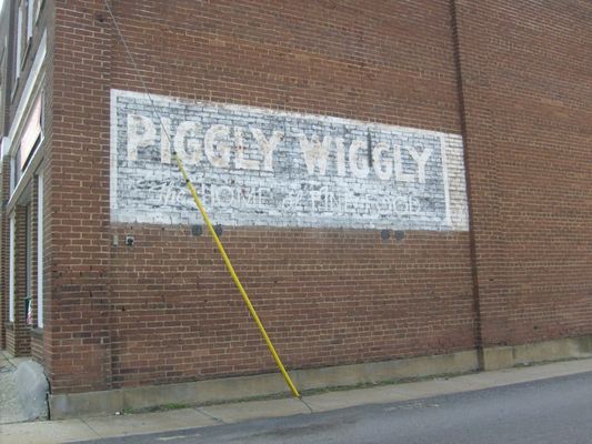 Chilhowie - Piggly Wiggly Building
This photo was taken June 28, 2007 by Jeff Weaver.
