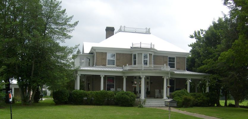 Chilhowie - Bonham House
This is the Smyth County Virginia Tourist Information center.  Photo June 30, 2007 by Jeff Weaver.
