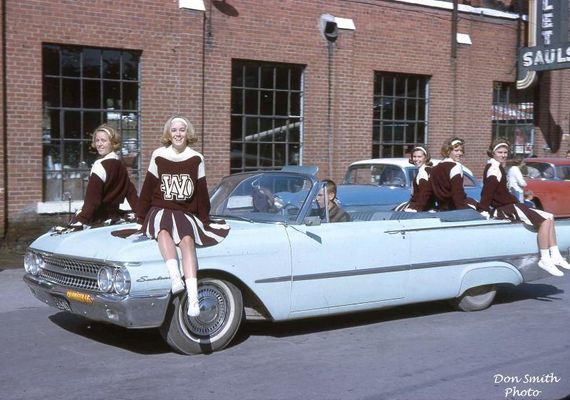 shakercheerleadersoct64.jpg
FIVE OF THE SHAKER CHEERLEADERS...FROM LEFT...JUDY POORE, CAROLYN HOGSTON, LINDA DENTON, JANE ALLEN MOORE, GLENNA DEBORD.
THE DRIVER AND PASSENGER IN THE BLUE 1961 FORD SUNLINER CONVERTIBLE ARE NOT IDENTIFIED. IF YOU KNOW WHO THEY ARE LET US KNOW.
Courtesy of Don Smith [email]dsmith1043@comcast.net[/email]



