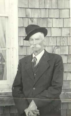 spencerbud1939.jpg
Grandpa Bud, William Troy Spencer, at the Whitetop Mountain Folk Festival in 1939.  Courtesy of Eleanor Jo Cox [email]ejcox@naxs.com[/email]
