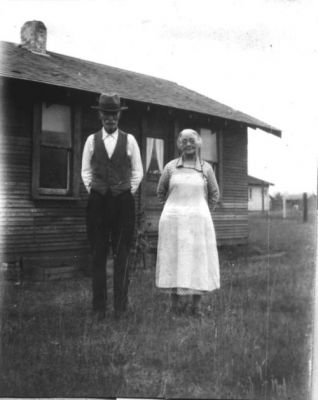 Unknown older Matney Couple.
