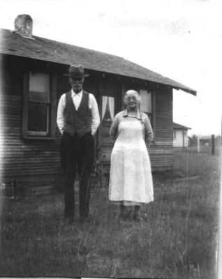 Unknown older Matney Couple.
