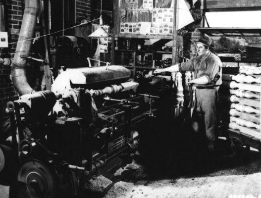 vaughnbassetfurn.jpg
This scene is from a 1930s photograph.
